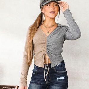 Beivy Two-Tone Collared Cinch Tie Top size medium